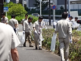 Neighboring Clean-Up Volunteers